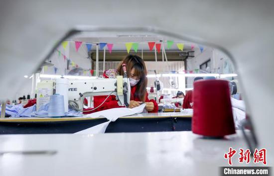 寶媽工廠 武漢女性的創(chuàng)業(yè)創(chuàng)新典范，工作帶娃兩不誤，訂單遠(yuǎn)銷海外，旅游業(yè)務(wù)蓬勃發(fā)展